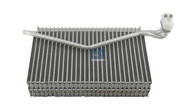 Evaporador, aire acondicionado DT Spare Parts 4.64605