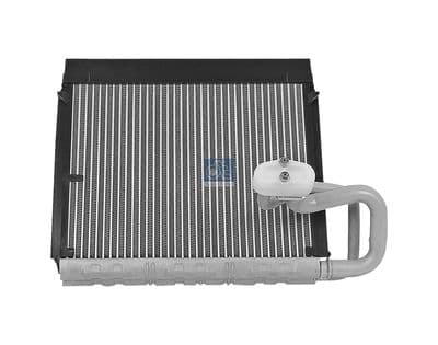 Evaporador, aire acondicionado DT Spare Parts 4.68820