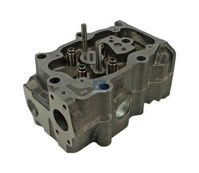 Culata de cilindro DT Spare Parts 1.10164