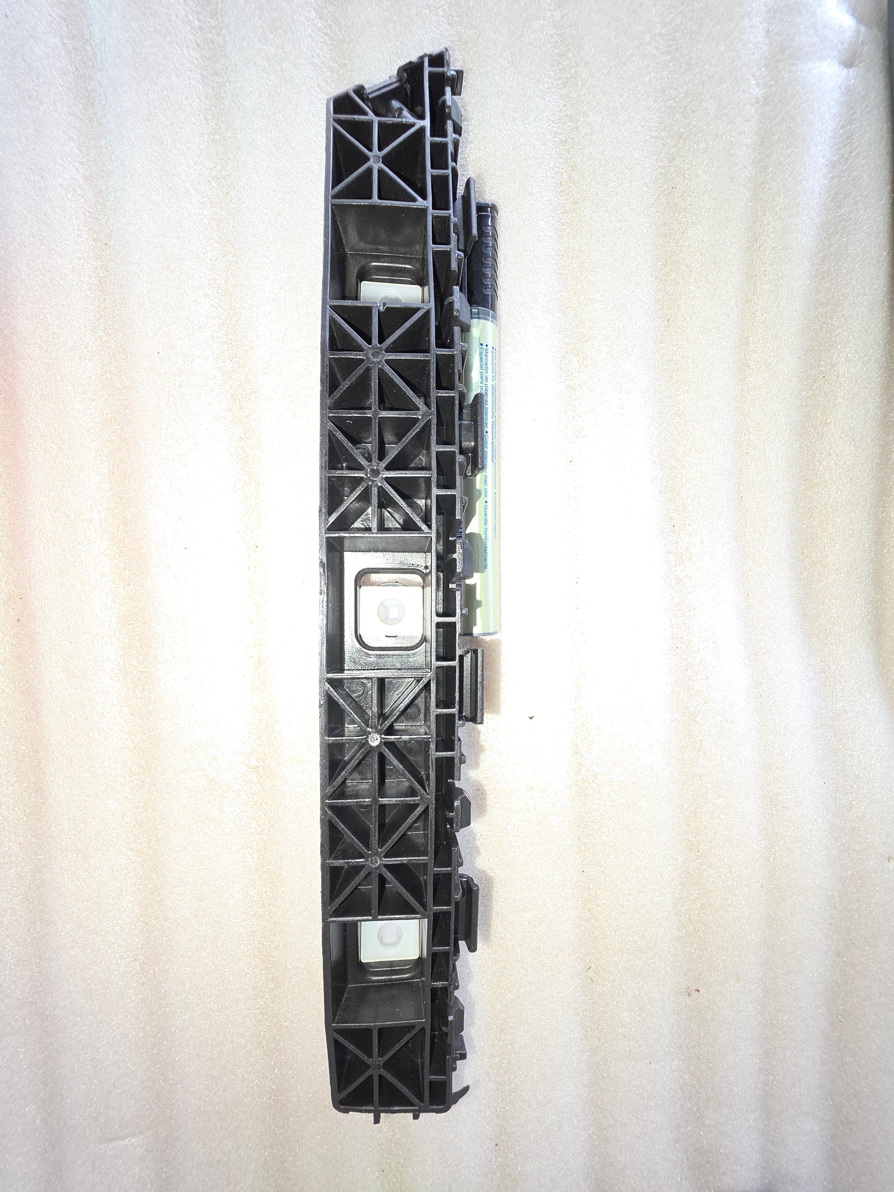 SOPORTE GUIA BUMPER LH DEL. HYUNDAI GRAND I10