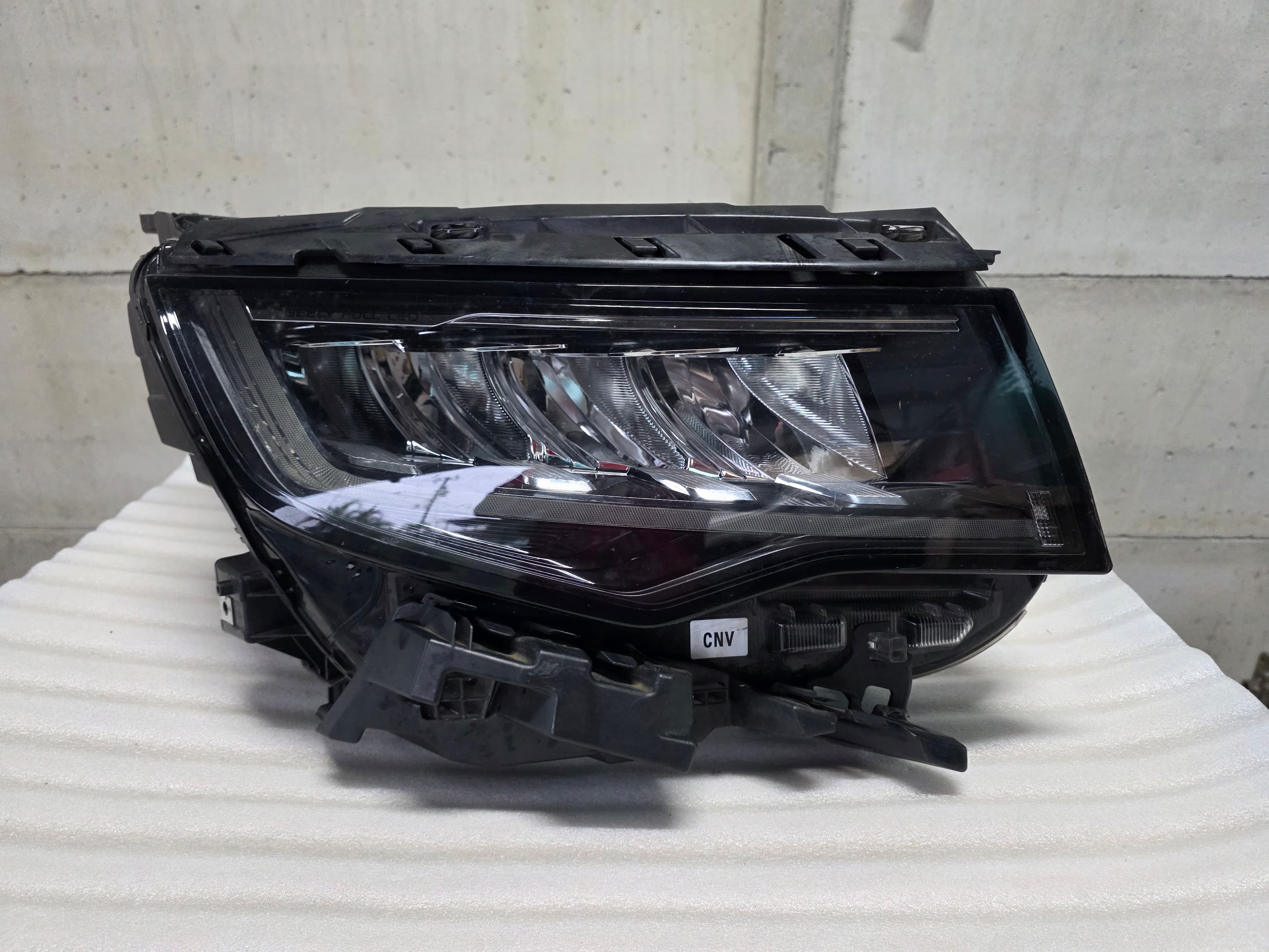 FAROL PRINCIPAL RH GEELY OKAVANGO