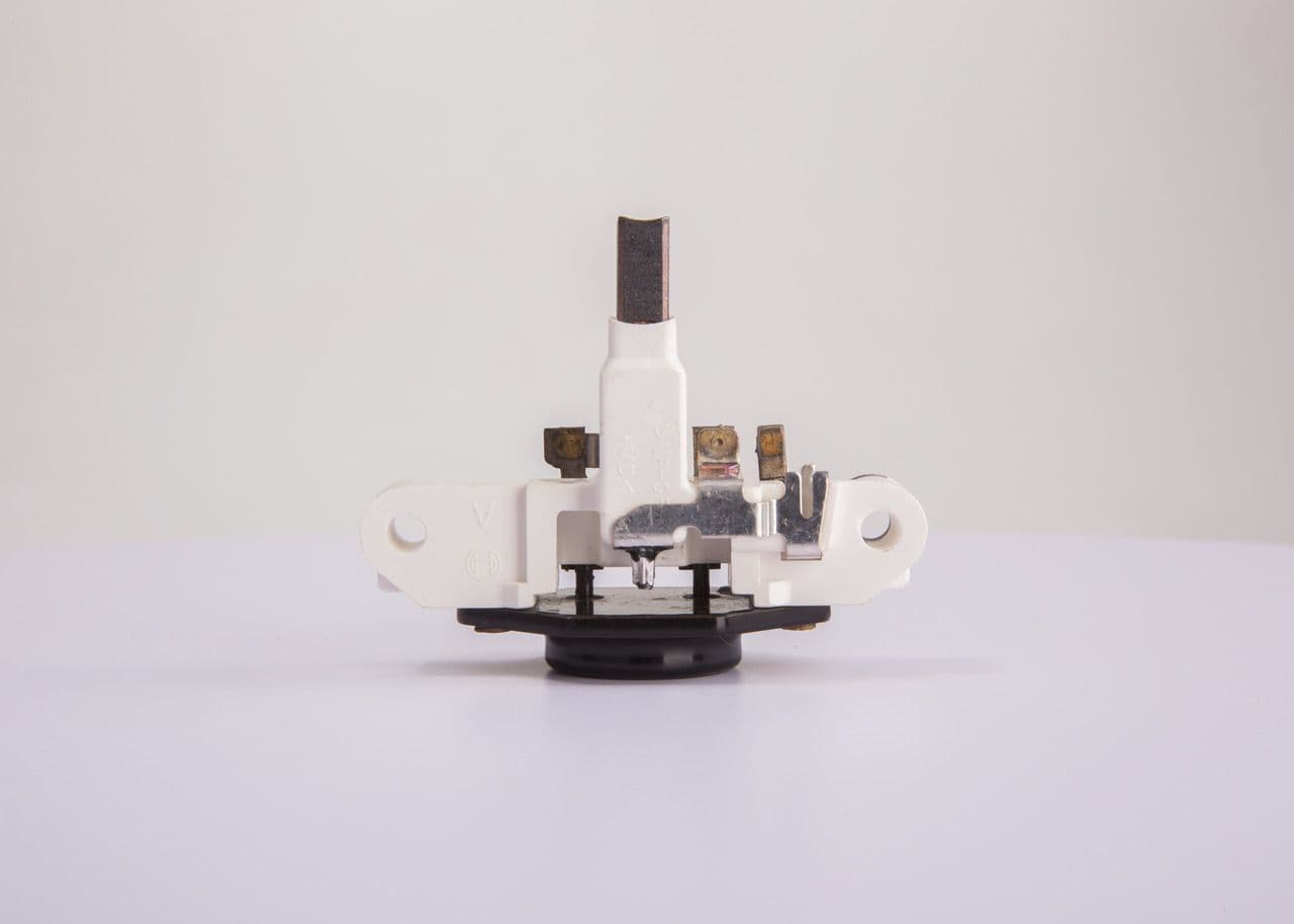 Regulador del alternador BOSCH 1 197 311 551