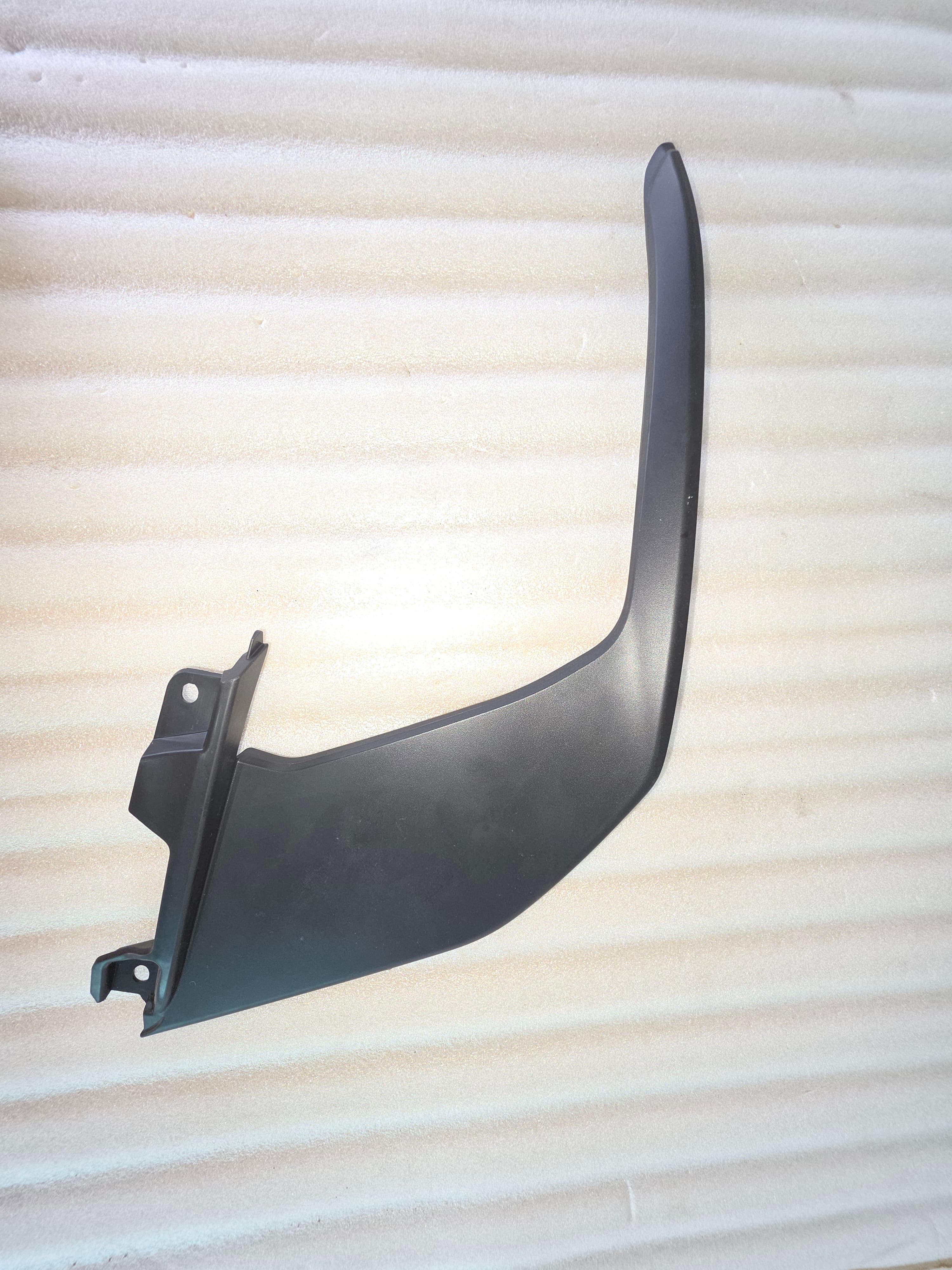 MOLDURA BUMPER DEL LH MITSUBISHI OUTLANDER