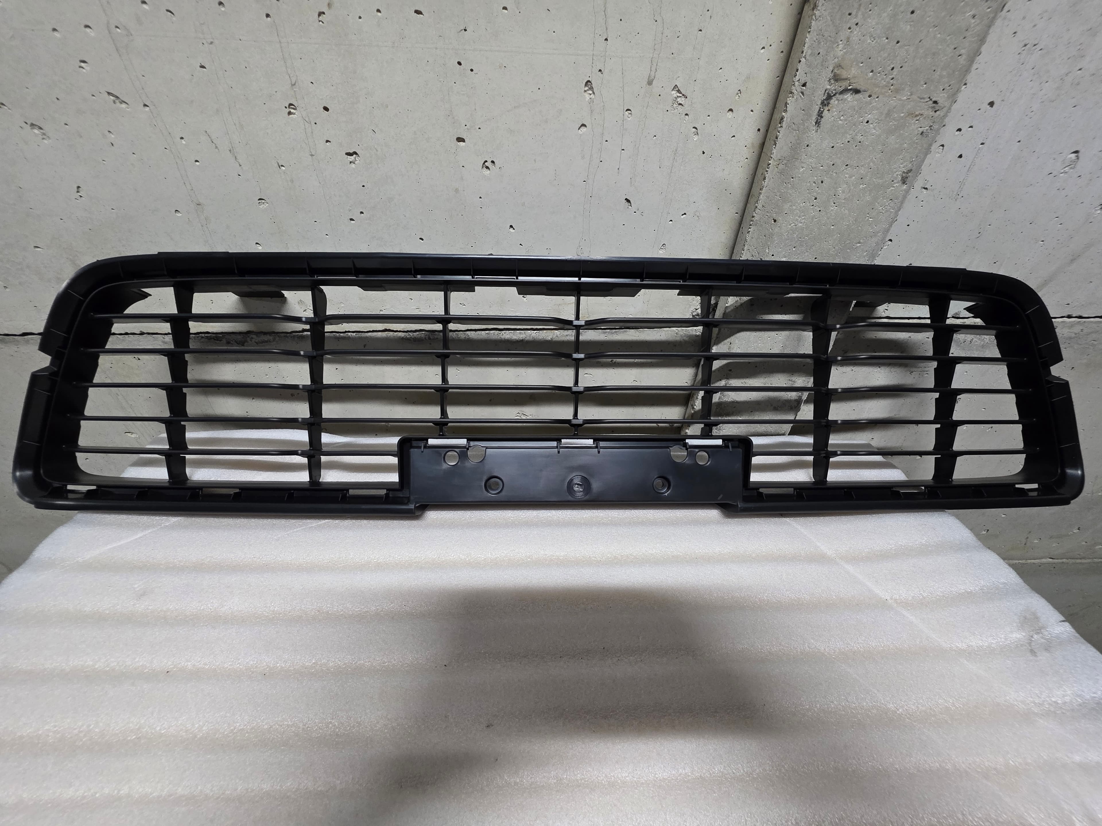 REJILLA INFERIOR BUMPER DELANTER TOYOTA HILUX