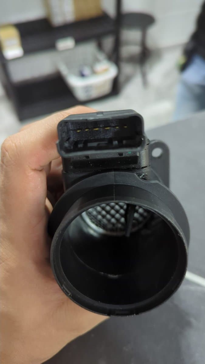 https://imagenes-inventario-quinpart.s3.us-east-1.amazonaws.com/productos/19570/1763137414570-flujo_de_aire_par_peugeot_206_3.jpeg
